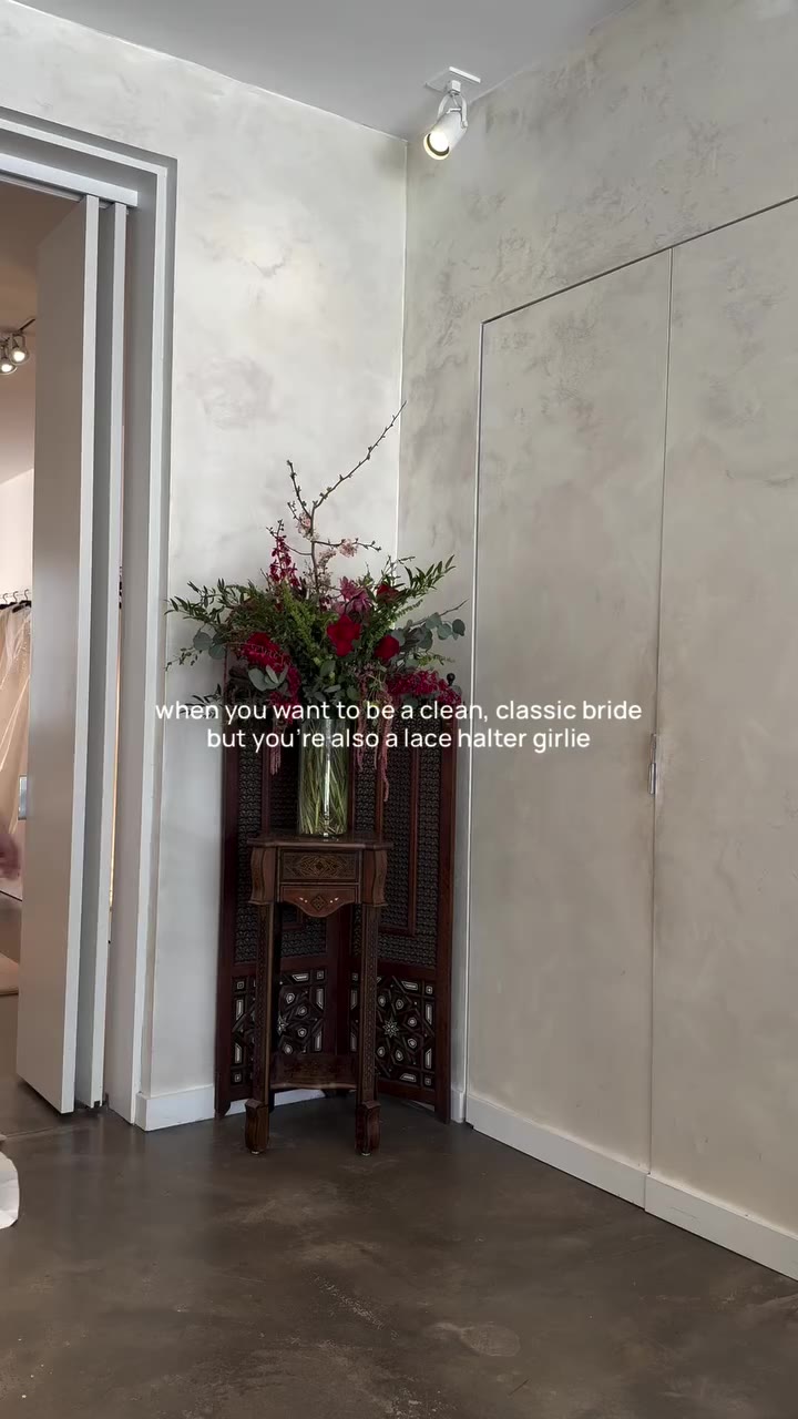 L I H I H O D ~ Clean and classic… with a little lace halter moment. The 2027…