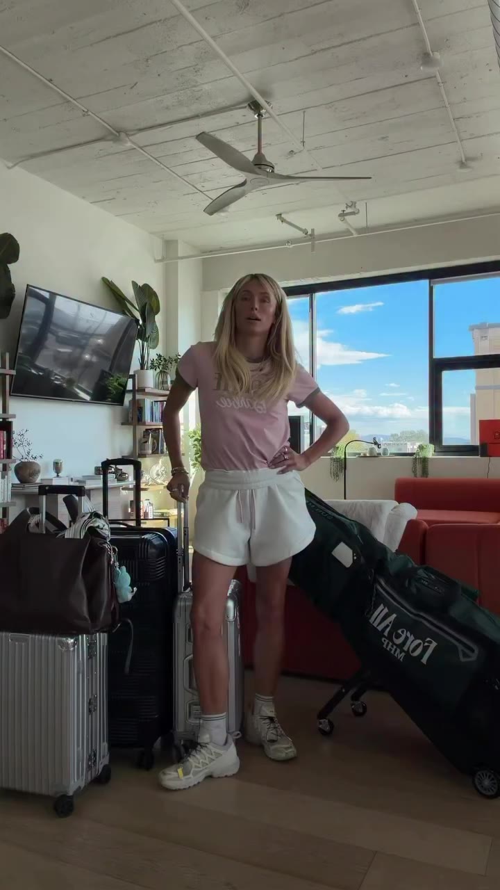 ShipSticks is for the girls 💅🏼⛳️ My clubs met me in Hawaii. As they should…