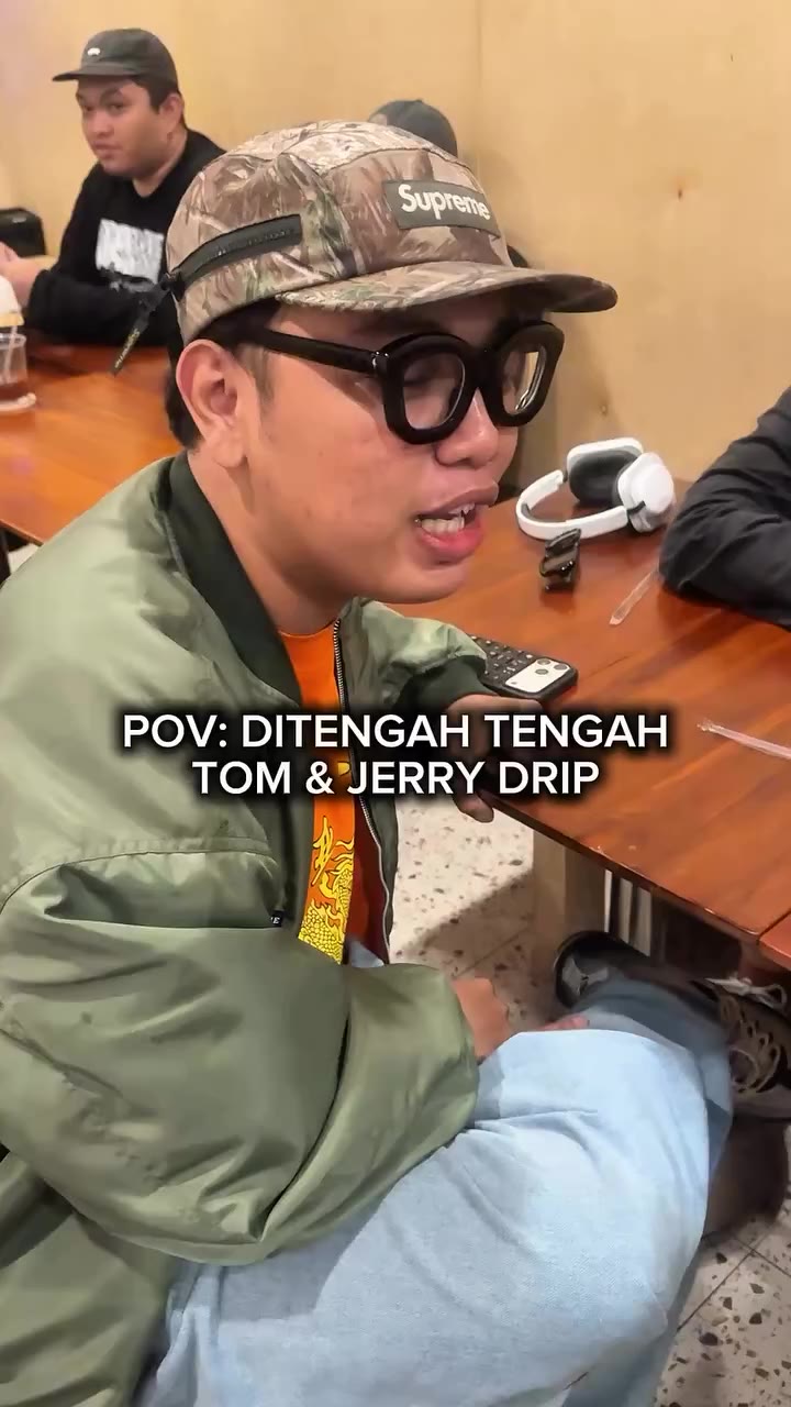 besok besok gue gamau duduk tengah pokoknya😇