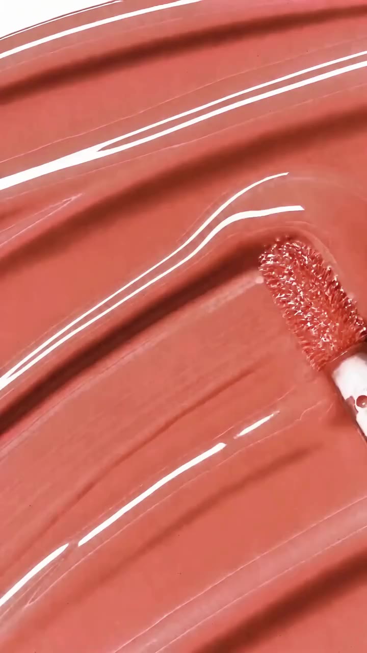 Gloss, but make it glow. ✨🪸⁠ ⁠ #72 Sparkling Coral adds the perfect wash of…
