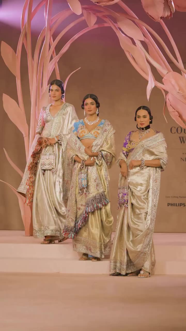 𝗣𝗥𝗜𝗬𝗔𝗦𝗜 | 𝗔𝗜𝗦𝗛𝗔 𝗥𝗔𝗢 𝗙𝗜𝗡𝗘 𝗝𝗘𝗪𝗘𝗟𝗟𝗘𝗥𝗬 Khyati wears…