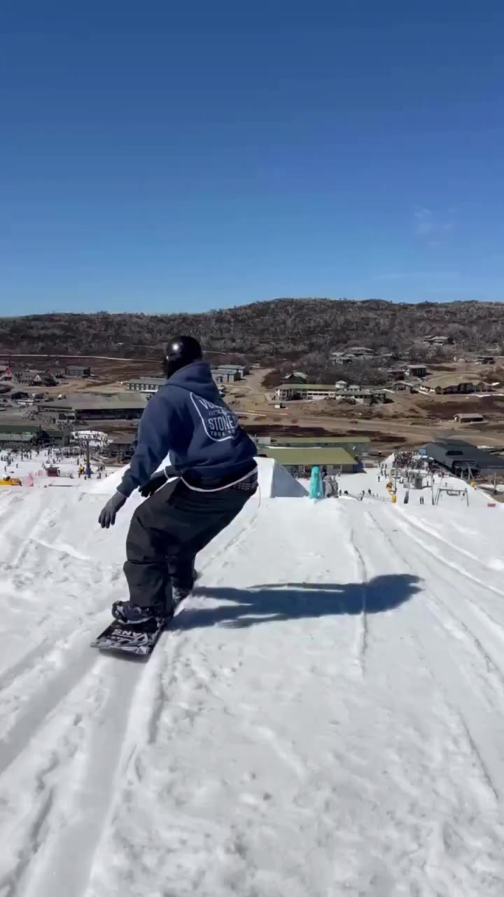 Before the rain came… 📲 @hudson._.hughes #snowboarding #truetothis…