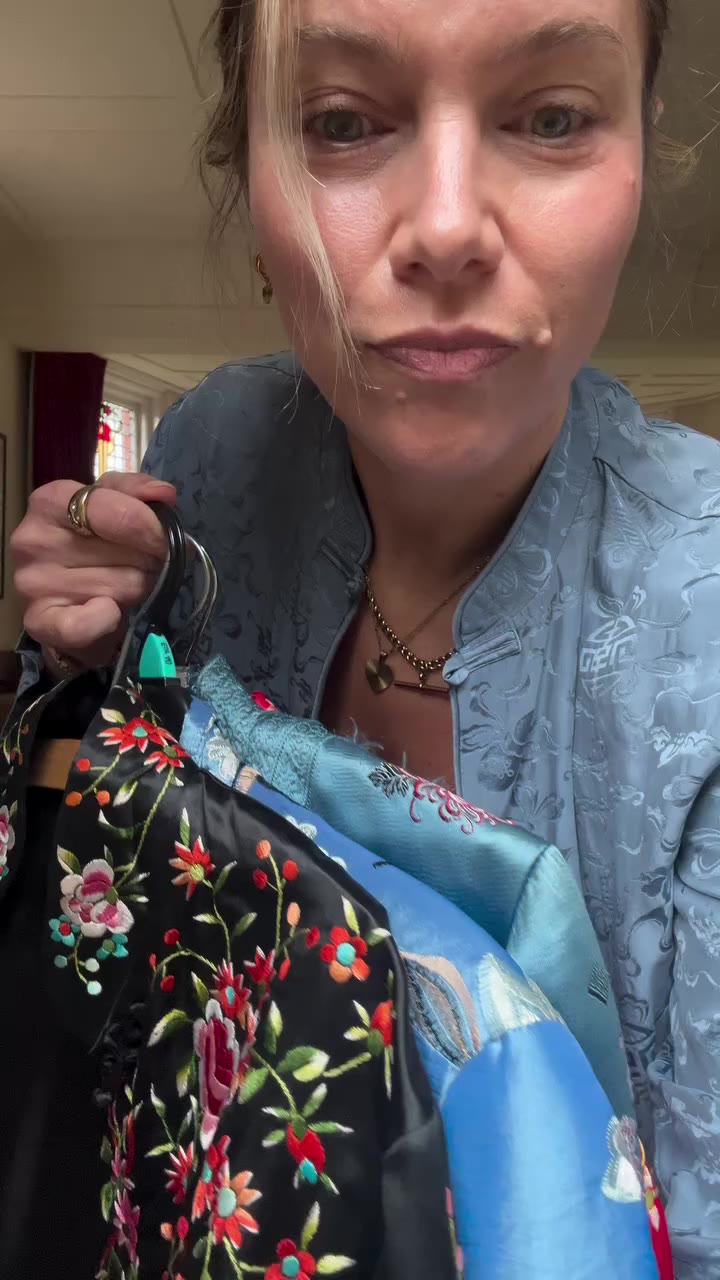 Which Oriental style jacket should I choose? I went vintage shopping in my…