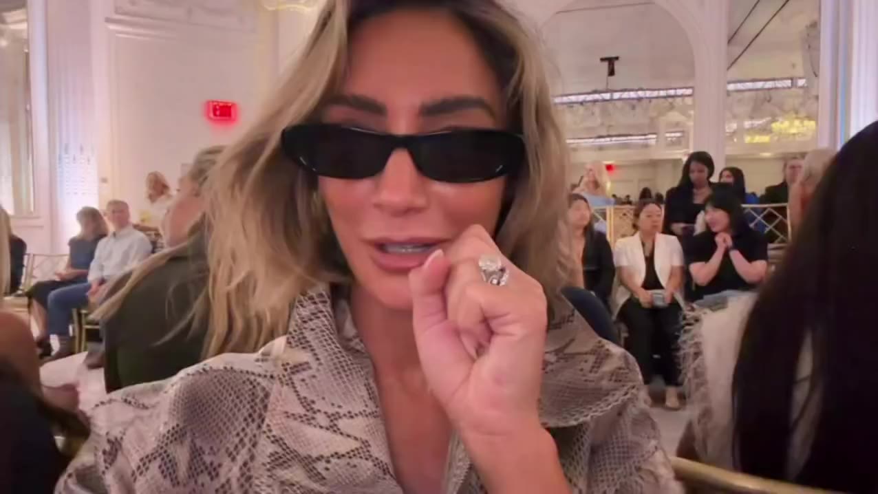 It’s that time… NYFW 💥 spend the week with me, use the link in my bio