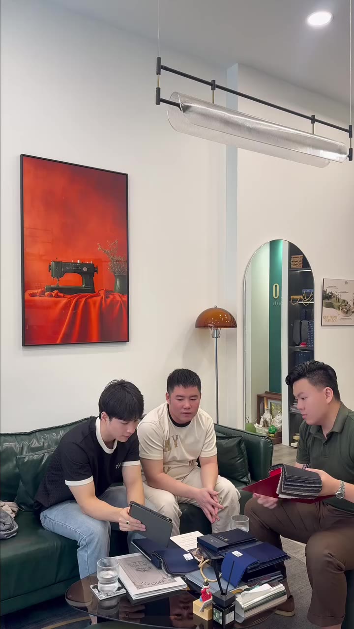 𝐓𝐇𝐄 𝐃𝐀𝐈𝐋𝐘 𝐑𝐇𝐘𝐓𝐇𝐌 𝐎𝐅 𝐅𝐈𝐋𝐎 New orders, first fittings, and…
