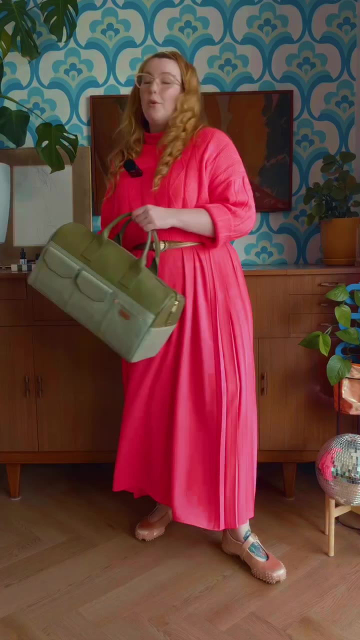 Aaaaaand we’re ready! The perfect green luggage by @july to keep the whimsical…