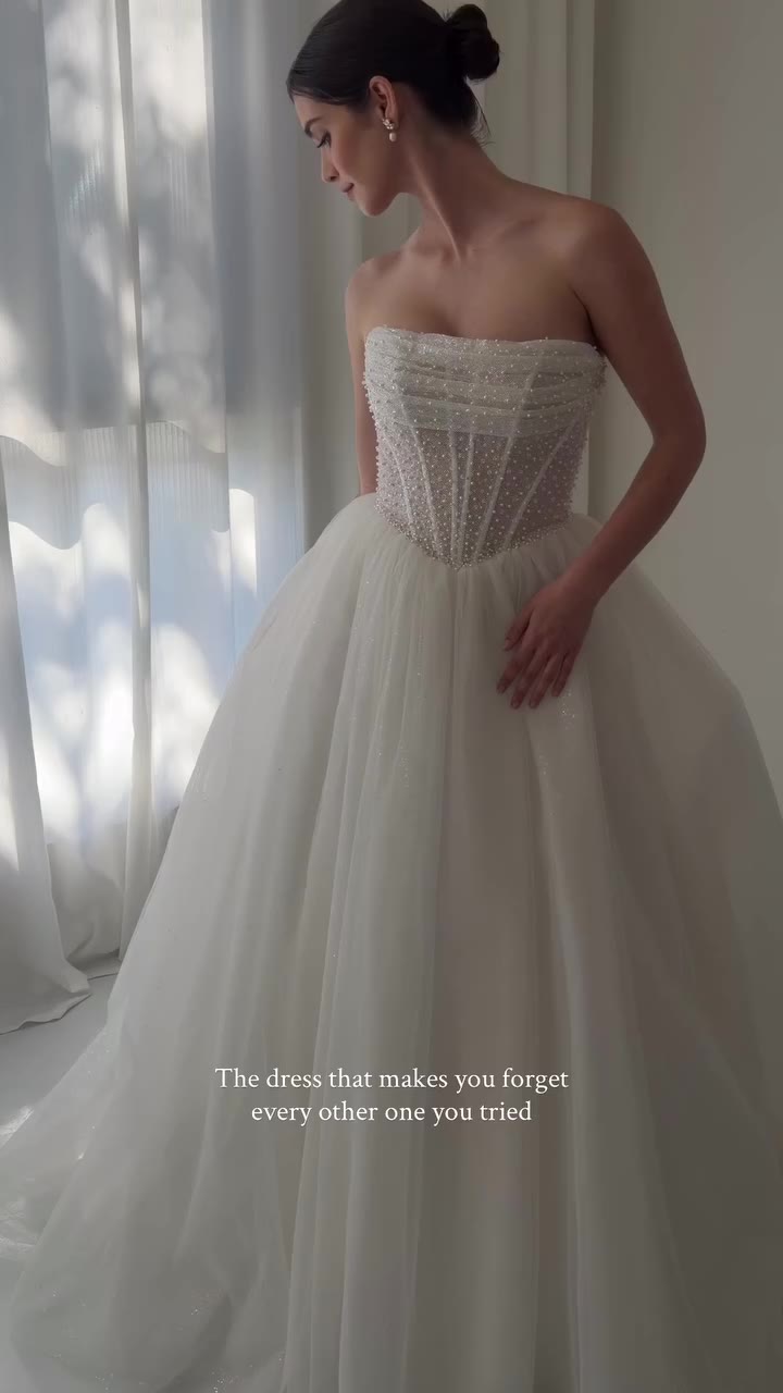 Not lace. Not flowers. Pearls, hand-beaded. This bodice does the work 🤍 Book…