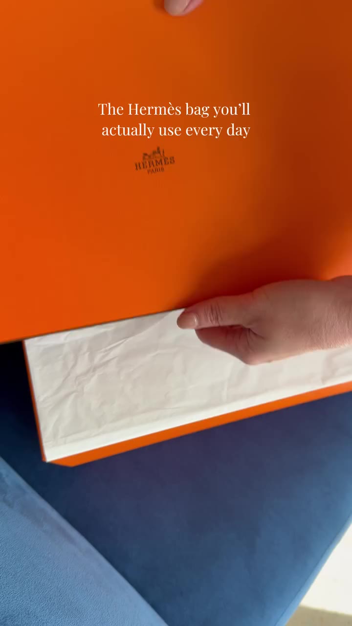 A little unboxing moment with the Hermès Mini Lindy in Blue Jean 💙 First…