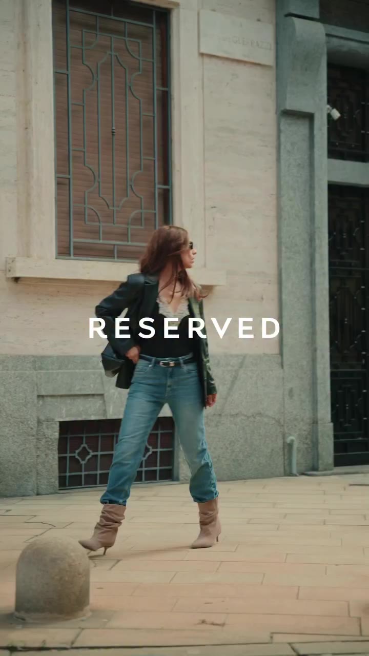 Meet @erika_boldrin and see her take on autumn style with Reserved…