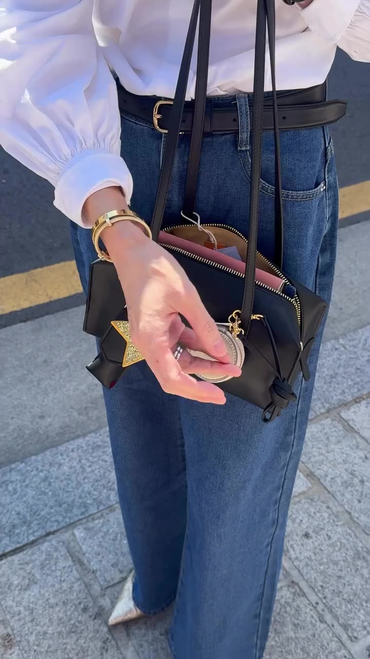 클래식 벨트 블랙 디에이치 르빵 슬림 블랙 벨트는 이름그대로 클래식이라 어디든 다 예쁘네요🖤🤎 9월 30일에 만나요. - - …