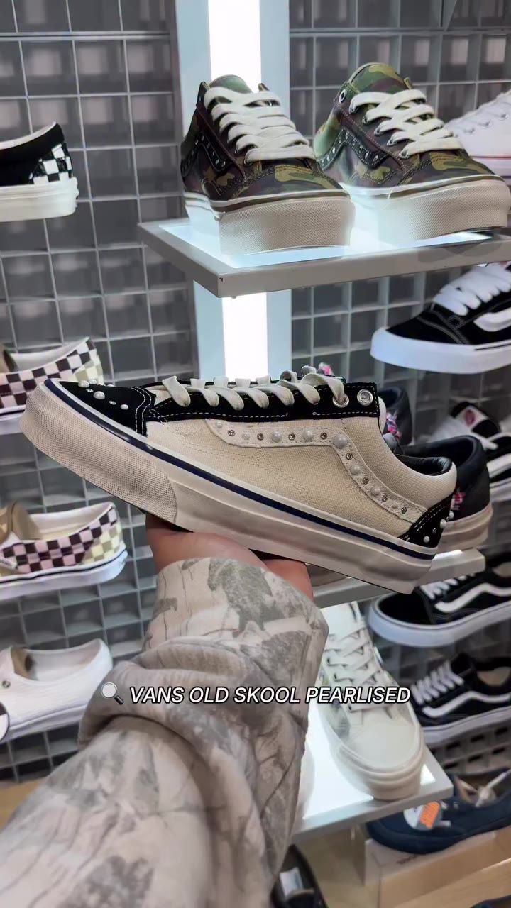 Back in stock: Vans Old Skool Pearlized ✨ 🔍 Shop @vans_europe sneakers online…