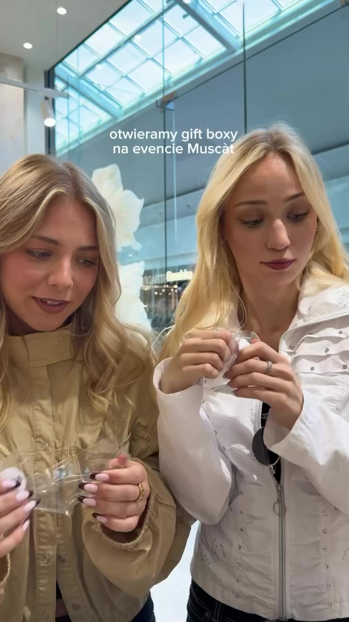 Otwórz z nami gift box na evencie @muscateyewear 🪽dziękujemy za cudowne…
