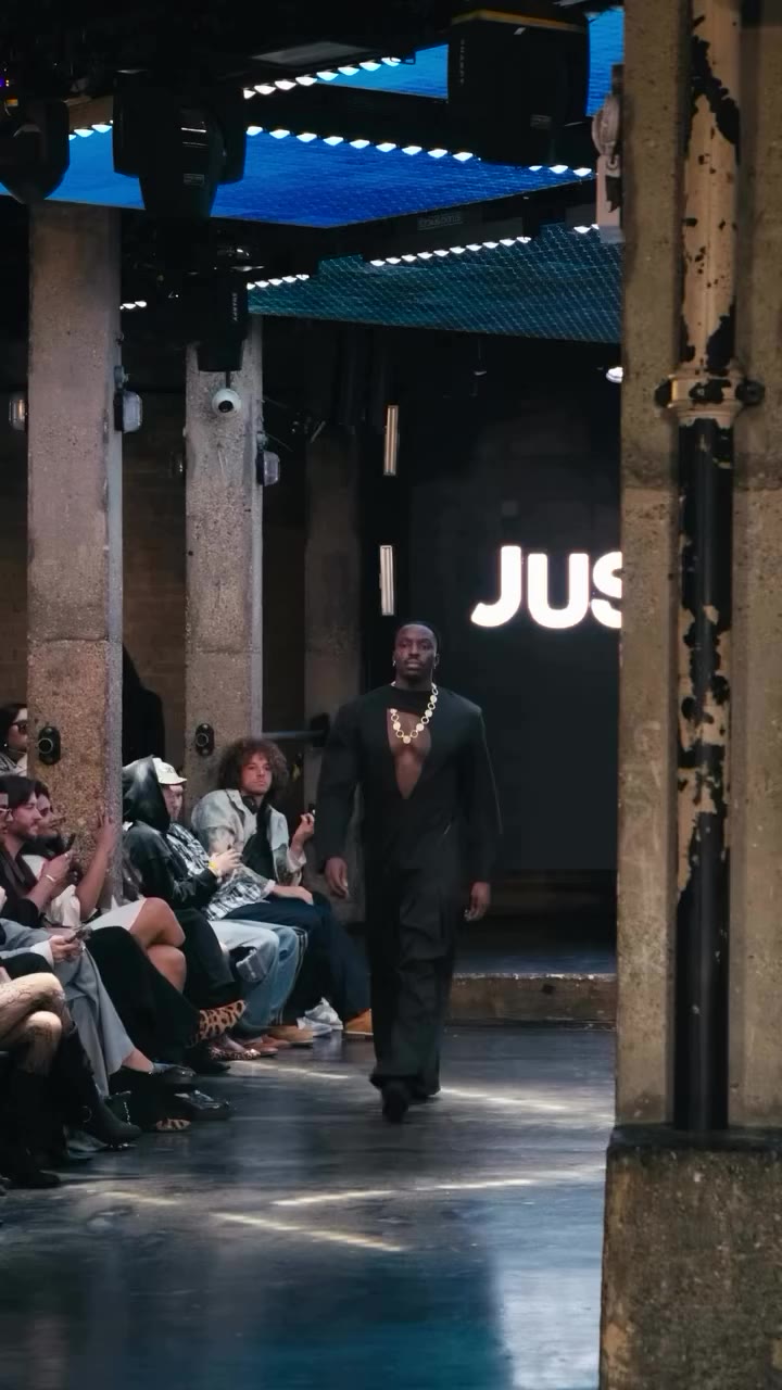 London Fashion Week @dejonnoelwilliams walking for @justincassin 🖤