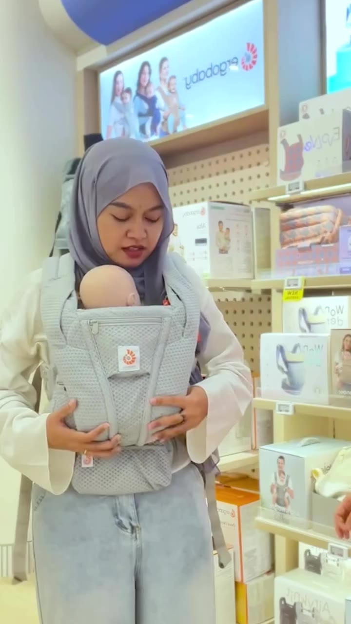 Moms masih kebingungan, gimana sih cara lepas gendongan??🤔🤔 Yukk simak video…
