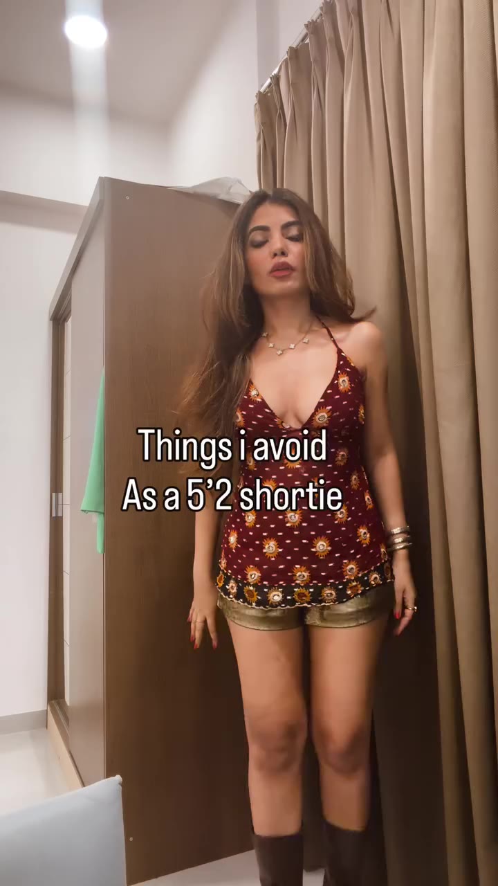 7 things I stopped forcing on my 5 feet frame 1.Long oversized tops I used to…