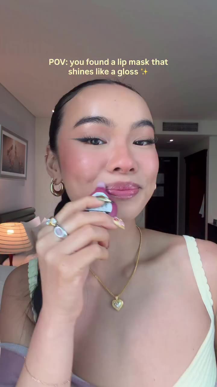 A LIP MASK… but make it glossy?!? Finally a product that does both 😌💋🩷…