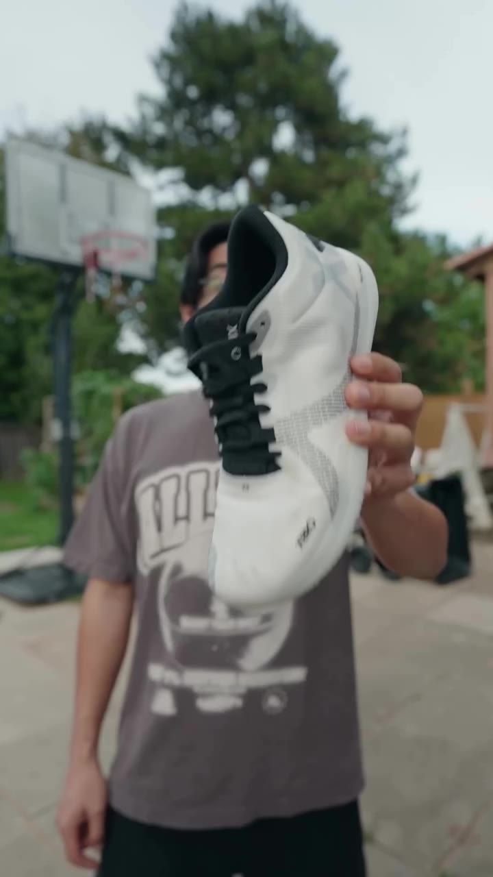 Ever wondered what it’s like to hoop barefoot? 👟 I tried the @xeroshoes Xero…