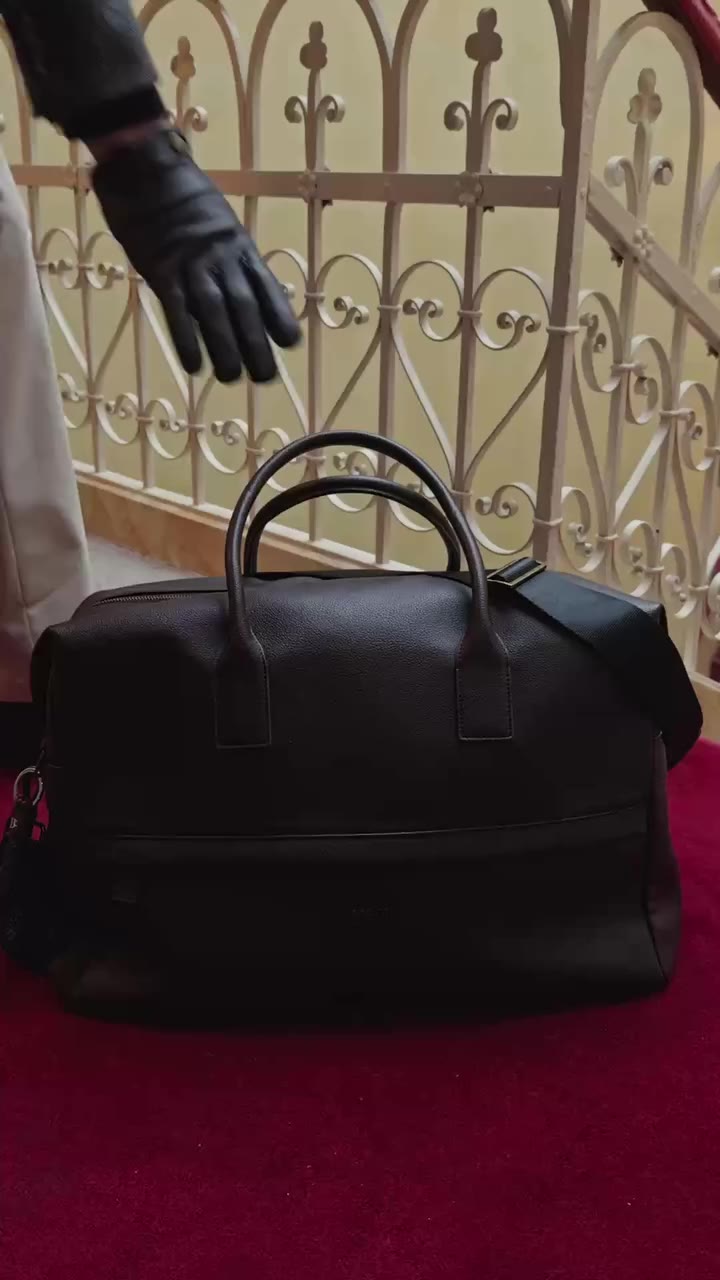 A wardrobe where refined style, premium fabrics and everyday comfort coexist…