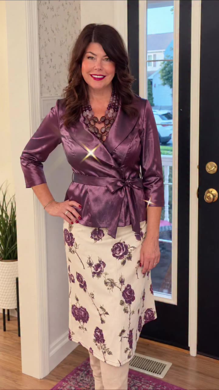 A little pattern, a little color, and three completely different looks. 💜🌹❤️…