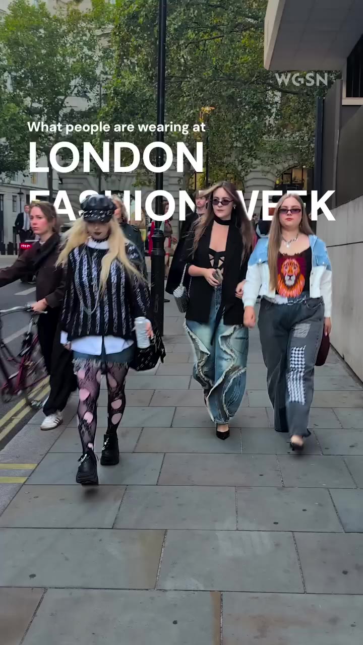 Spotted on the streets of London Fashion Week 👀 ⁠ ⁠ Our catwalk trend…