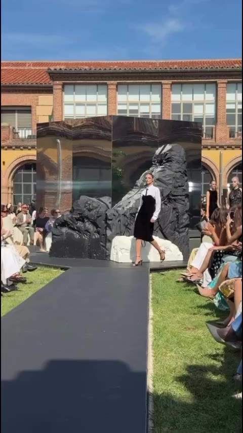 Queremos compartir un poco de nuestro paso por #mbfw en 📍Madrid este pasado…