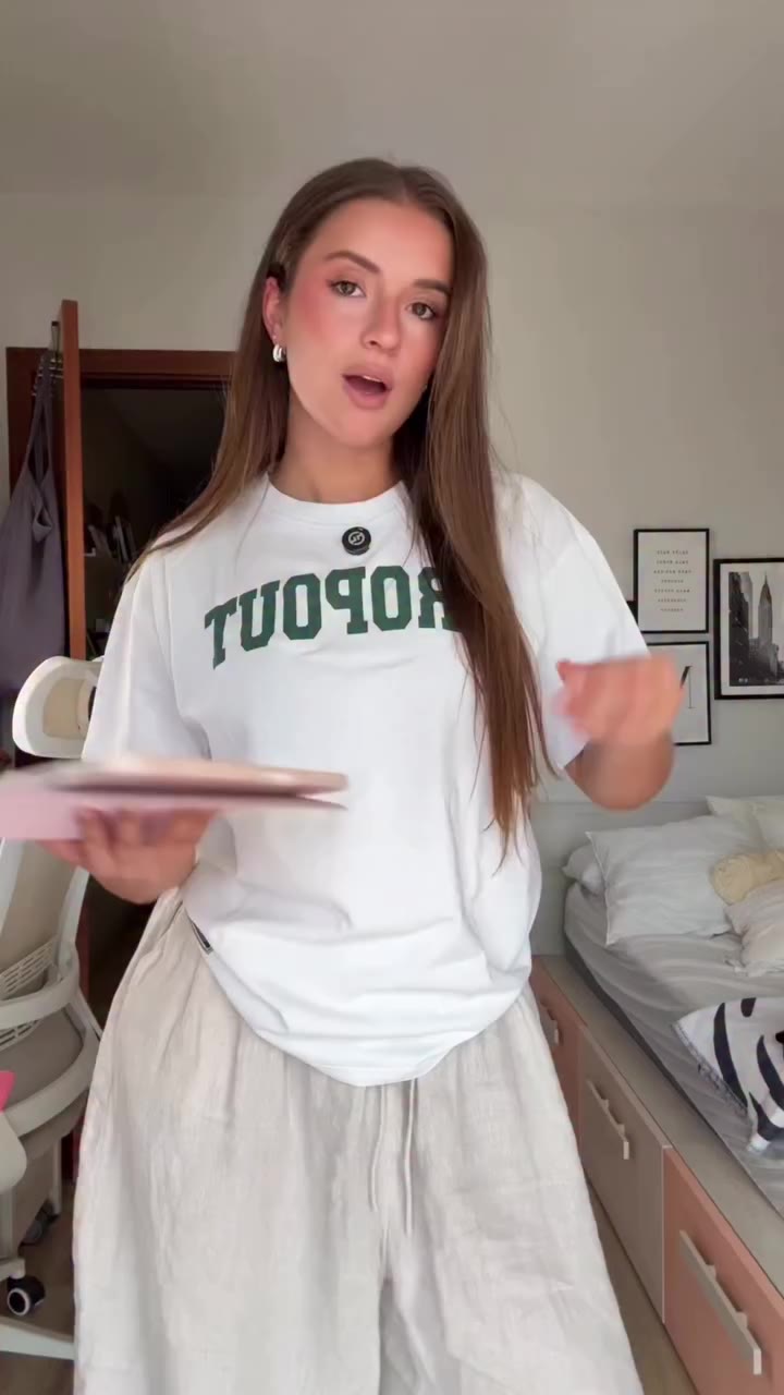 esto solo puede mejorar o empeorar🤣🌟 ¿qué opinamos del look para la reunión…