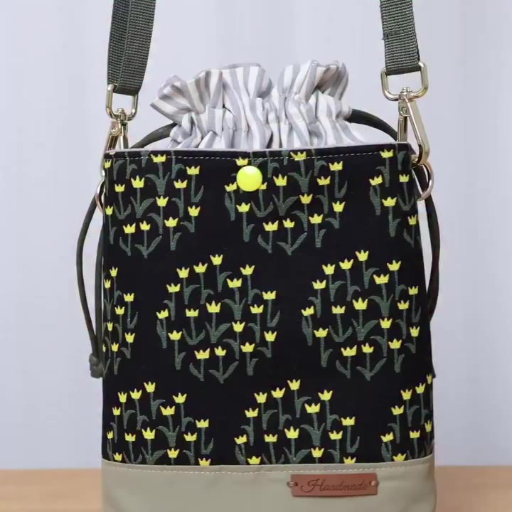 Lush Bucket Bag-2 sizes https://sewingtimespatterns.etsy.com/listing/4578277940…