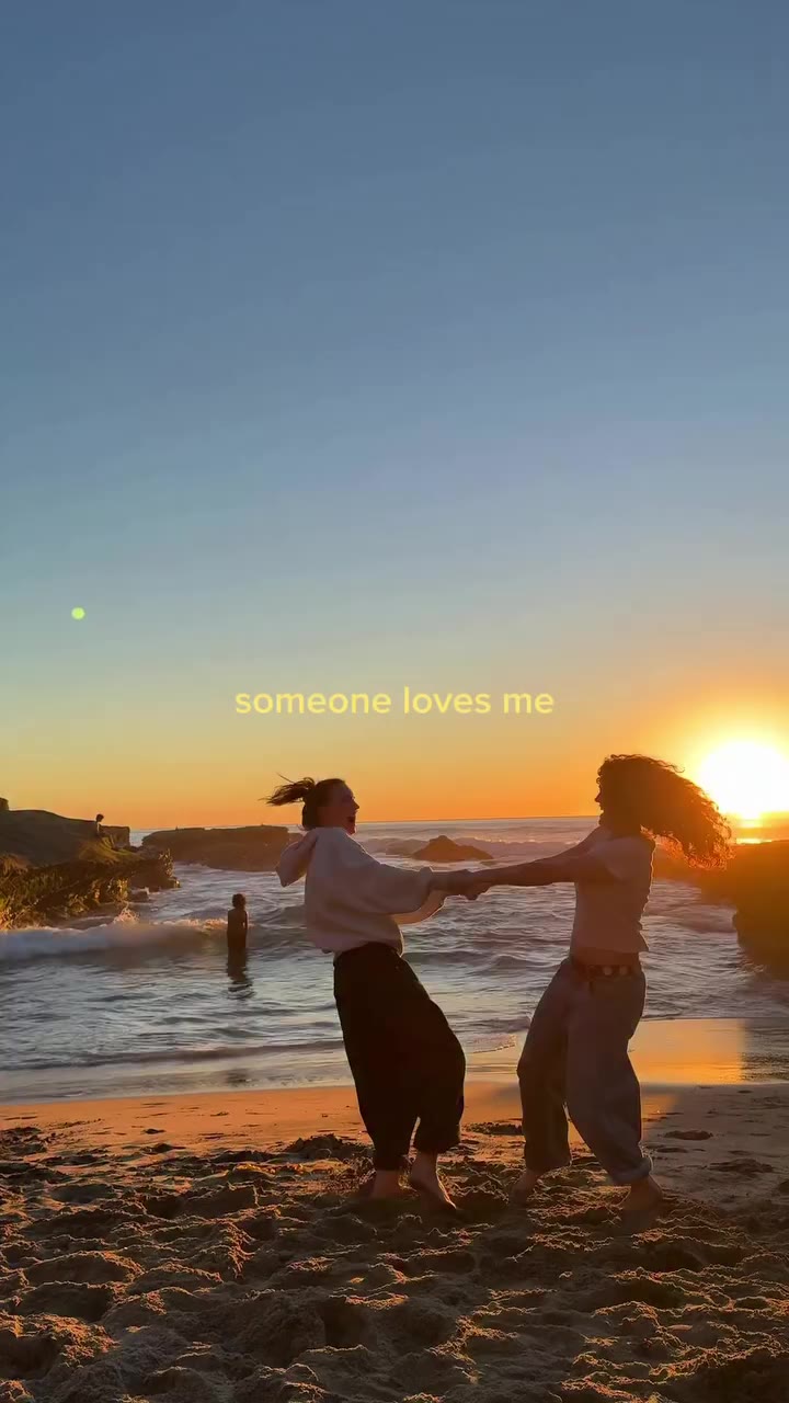 This song is constantly replaying in my mind @lizzymcalpine ⭐️⭐️…