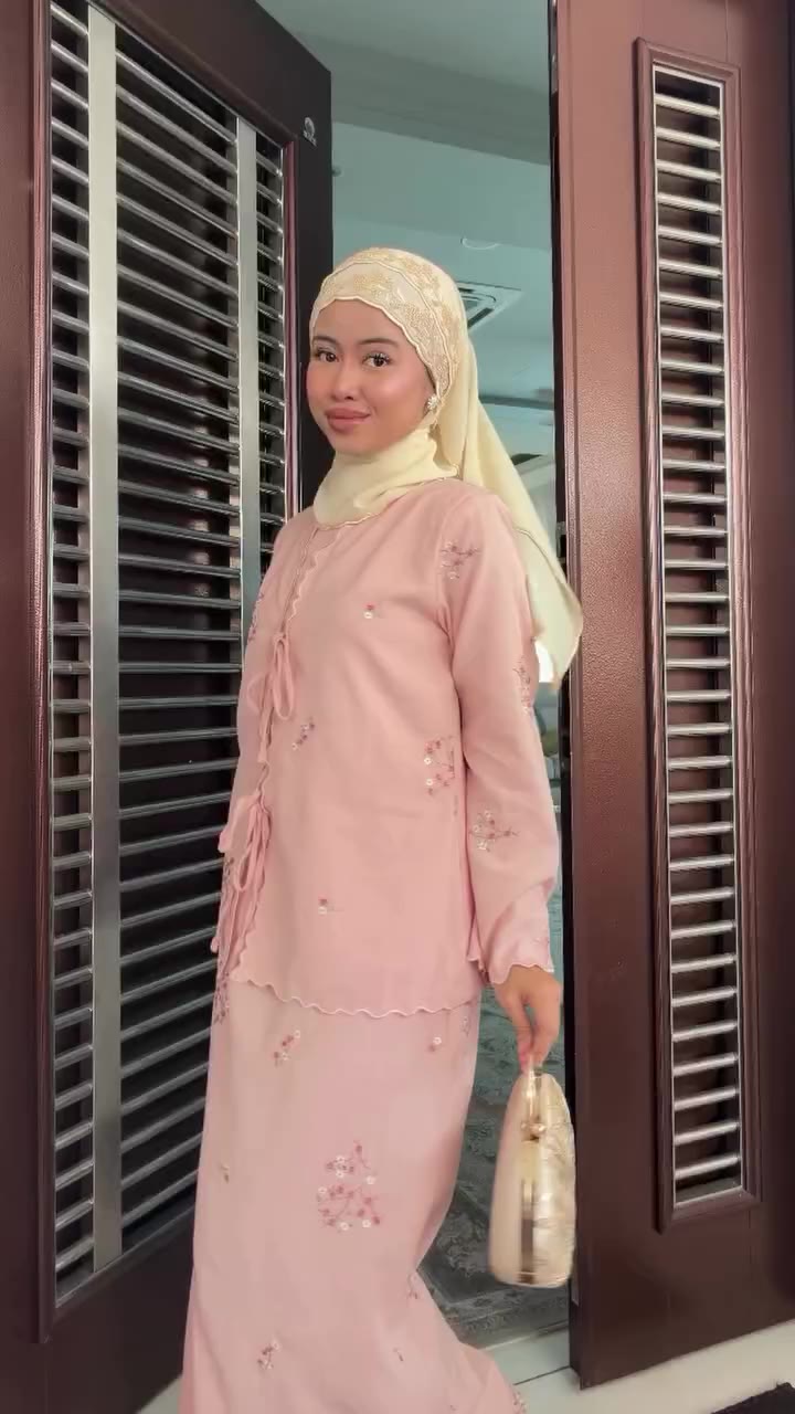 Cute color combo you might wanna try with Katrina in blush pink 👀🩷 #thefleur