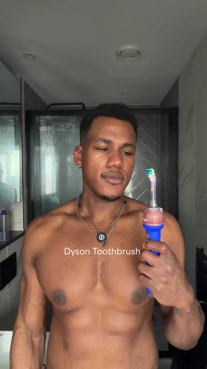 Trying out the new Dyson CameraJet toothbrush… Talk about an upgrade @dyson…