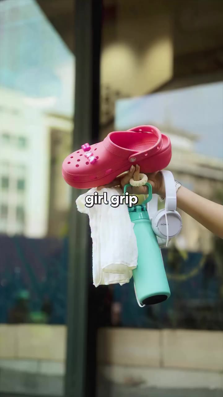 which girl grip am i catching you with on a random Monday? (crocs shoes…