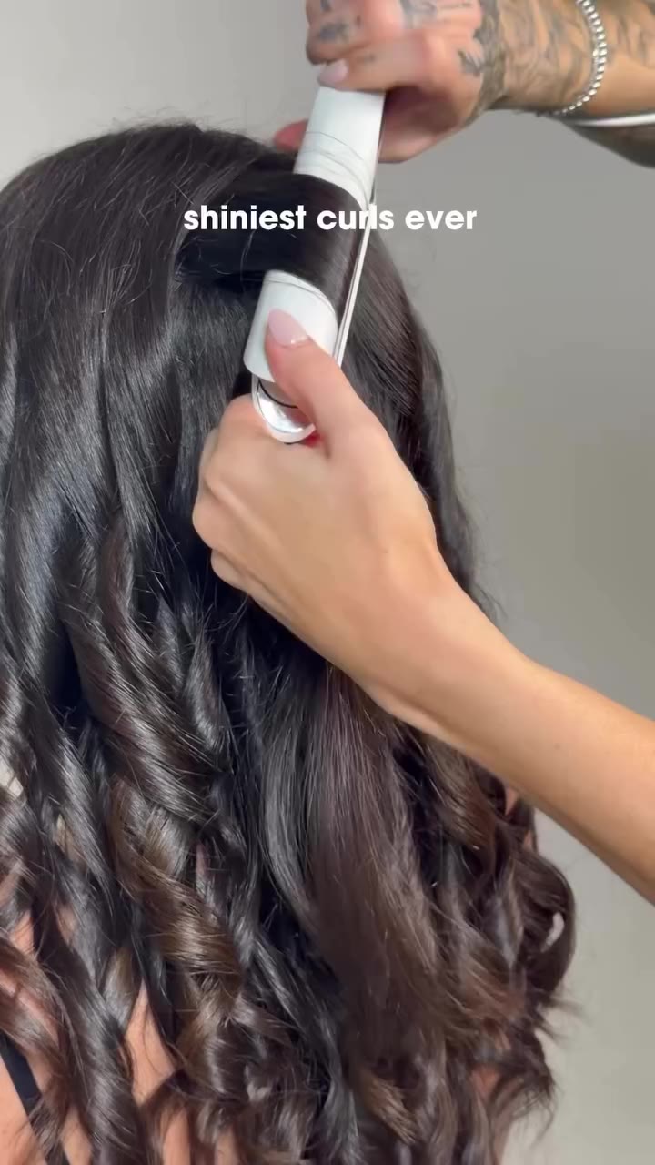 All thanks to ghd sculpt ✨🖤 Btw, it’s also AI powered and adjusts the heat to…