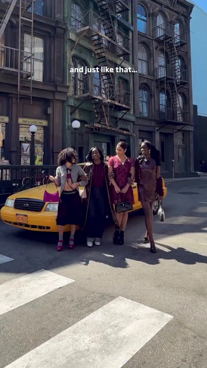 When you treat the street like a runway @4inthe5 👠💅 #katespadeny