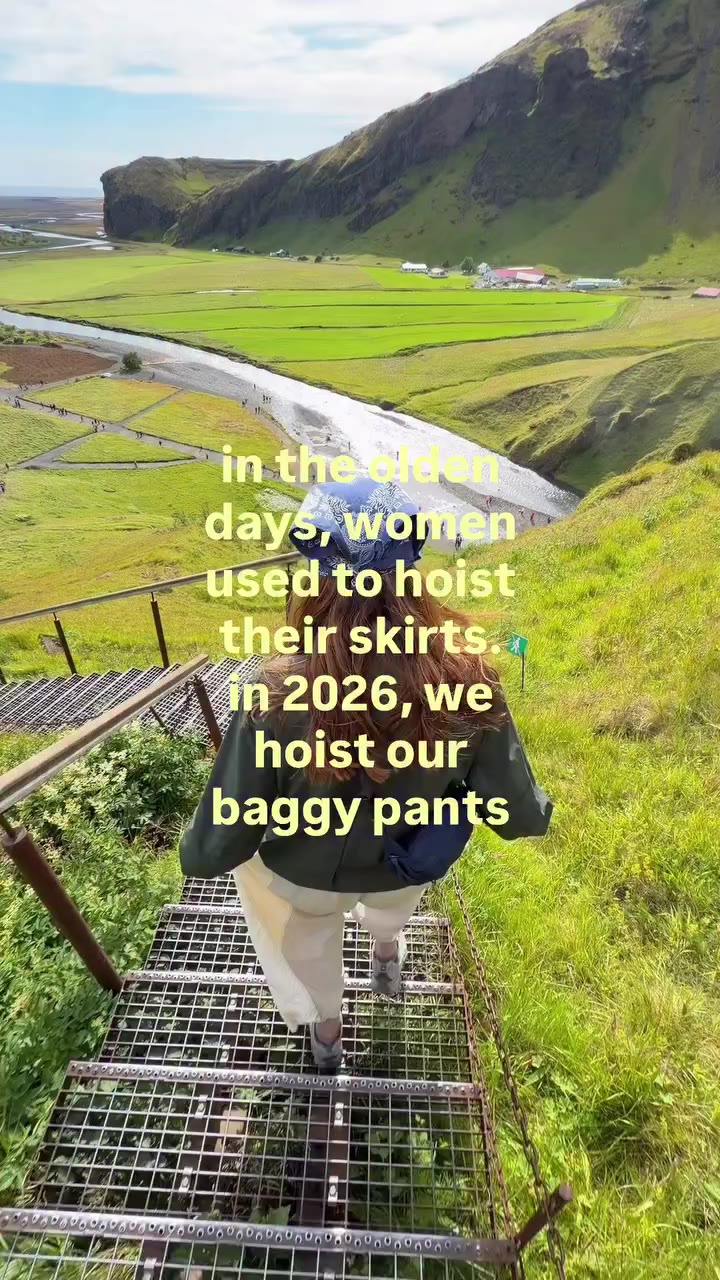 baggy pant girls unite 🏰🥾 #baggypants #hikingpants #hikinggirls…