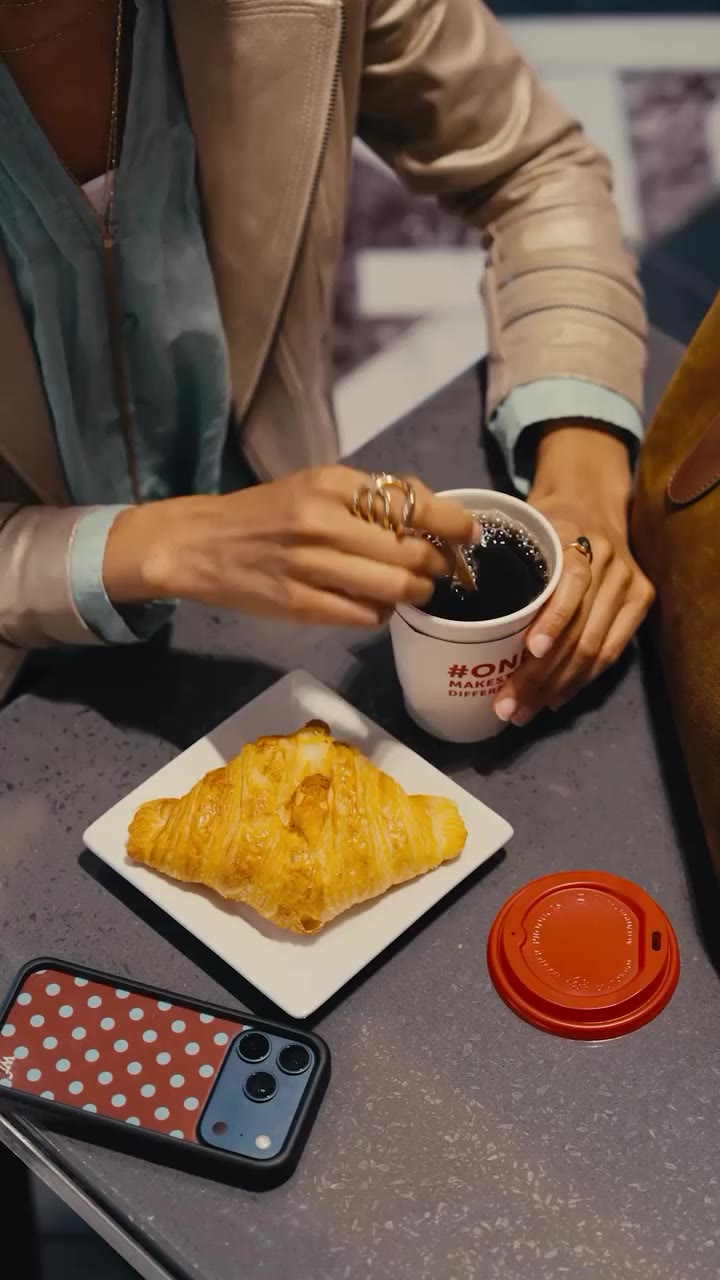 One outfit, one coffee and a few completely necessary detours later… she’s on…
