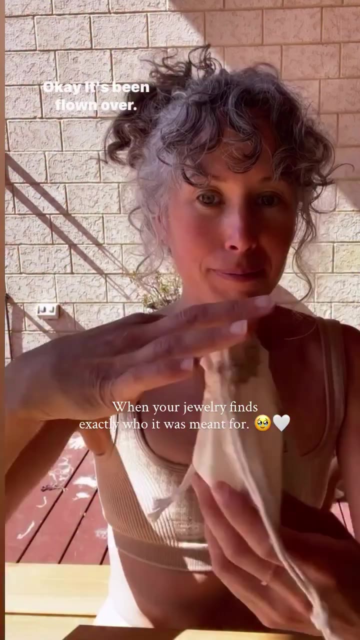 A beautiful little moment from @curlsofsilver that warmed our hearts. 🥹♡…