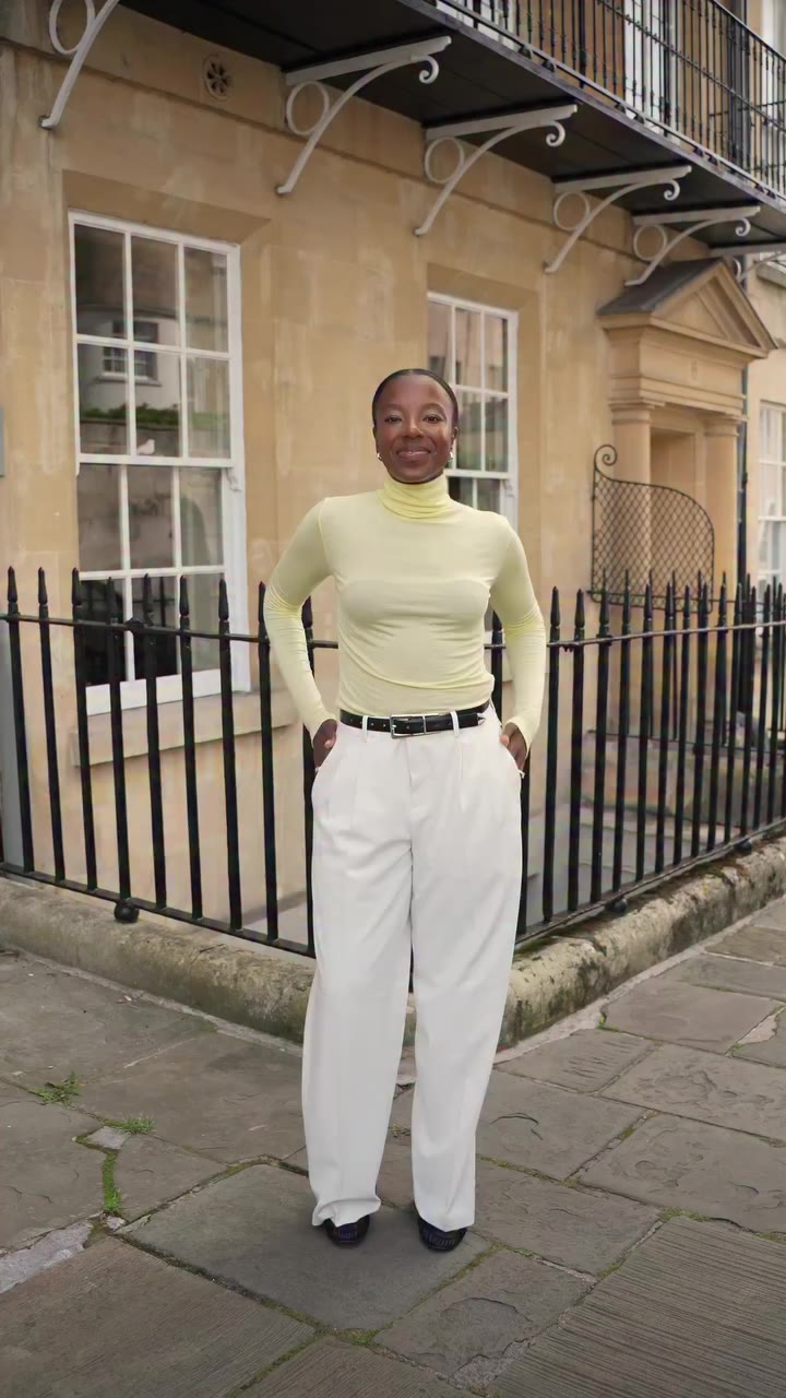 Layering season with pops of colour @uniqloeurope - the HEATTECH cashmere…