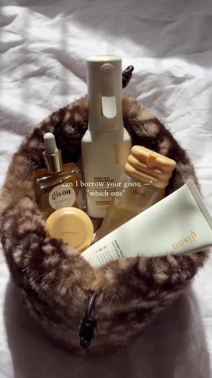 Always a @gisou girl 🤎 Shop our fall beauty essentials from the brand now at…