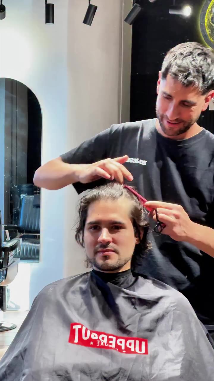 💈 Corte + peinado. Look listo hecho para ti. En TIS trabajamos tu imagen de…