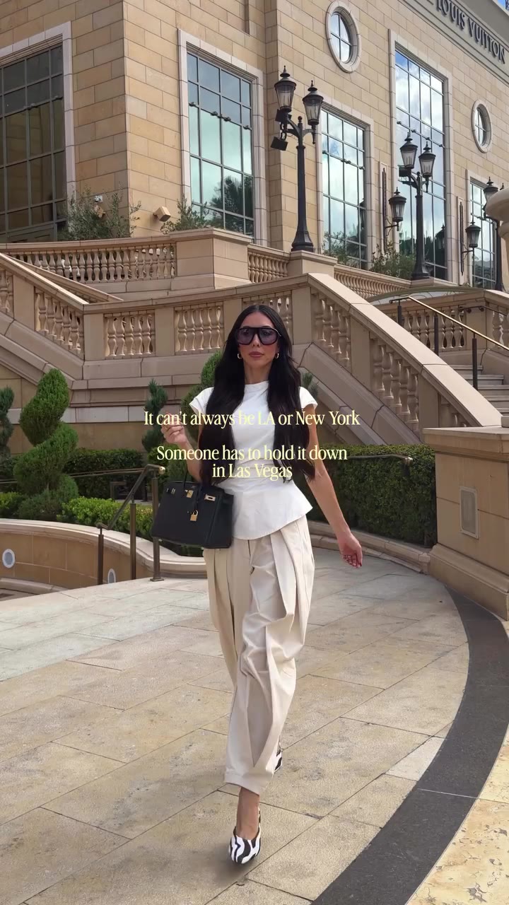 Just call me your Vegas girl ☺️ . . Las Vegas | ootd | explore | fashion