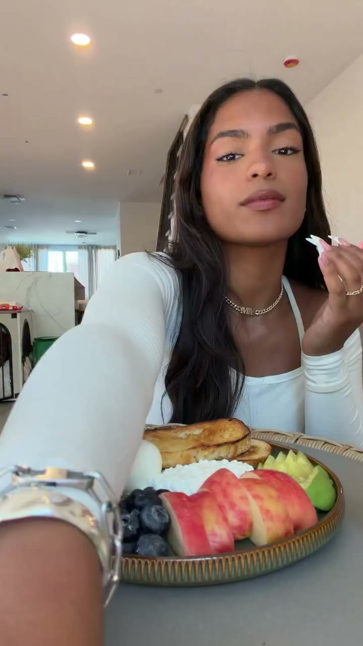 crunchies :o contemplating my whole life during the apples lmfao good…