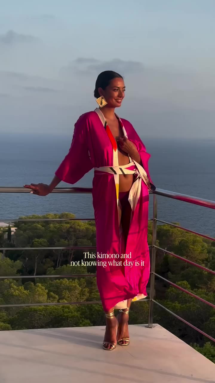 Hedonistic life essentials 🎬 On the model: • Ibiza Vista reversible silk…