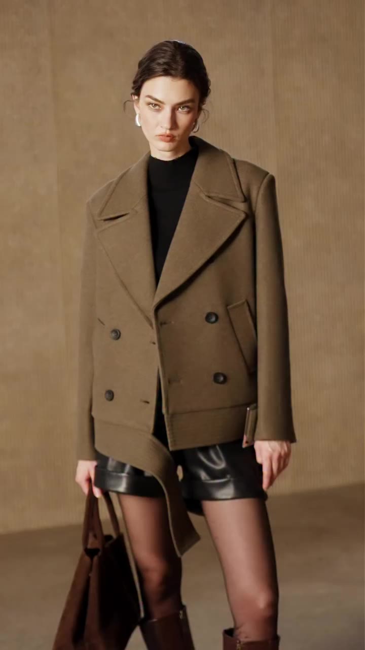 The season for effortless overcoat dressing🧥ID: 562288692 #anewsta…