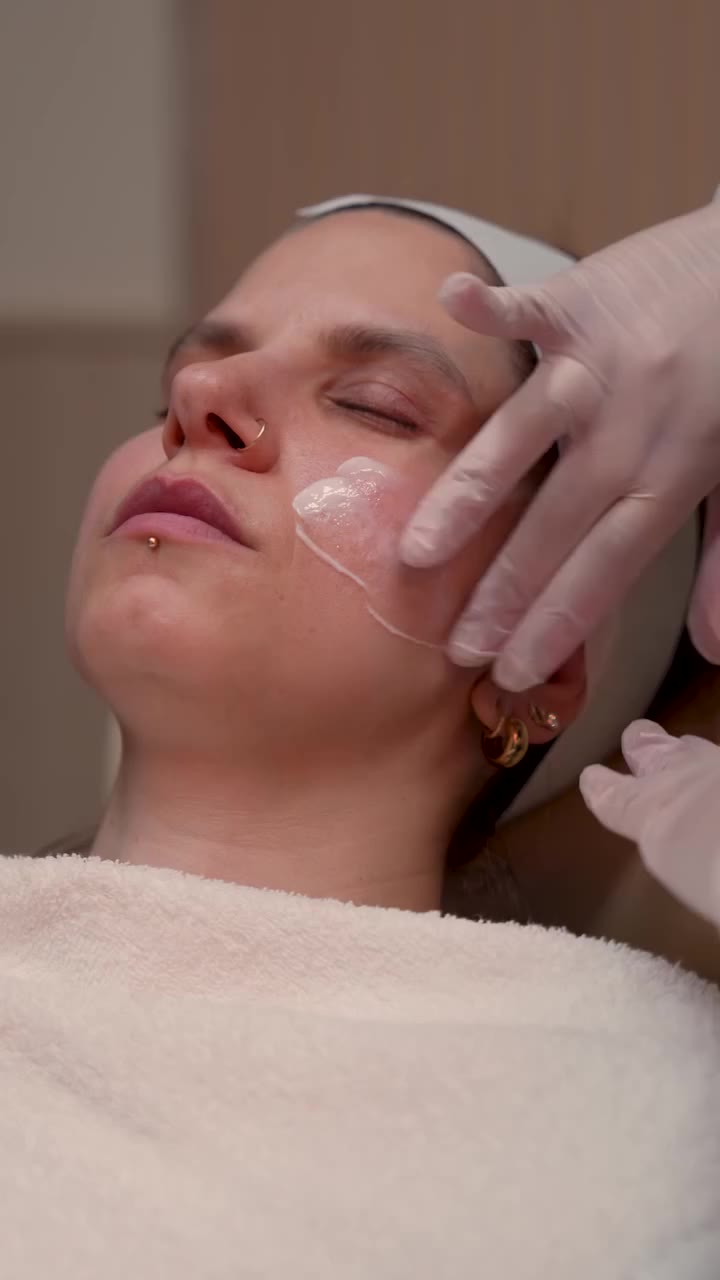 A little Monday reset for your skin! Microneedling works with your skin’s…