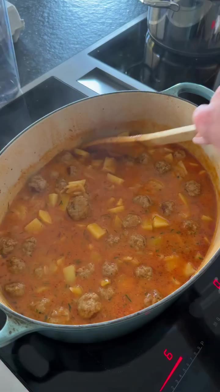 🍲 Jägermett-Eintopf mit Kartoffeln & Kritharaki Zutaten * 700 g Jägermett *…