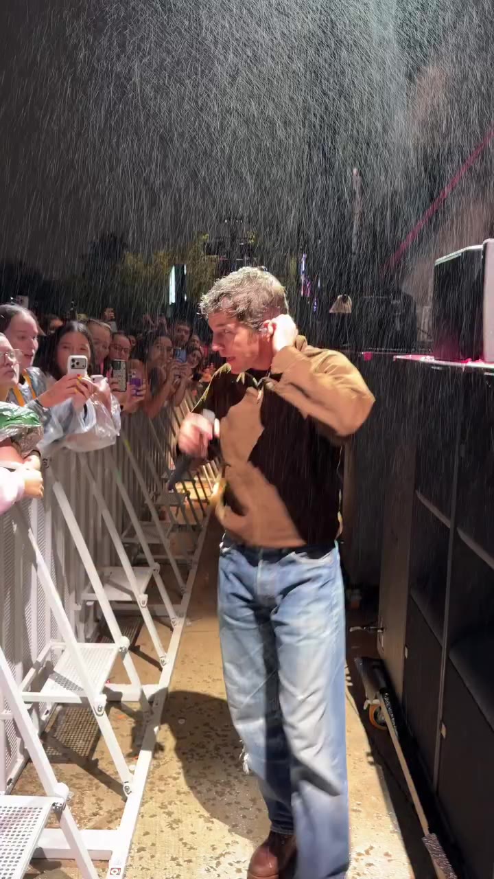 the rain don’t stop for anyone #chuckontour