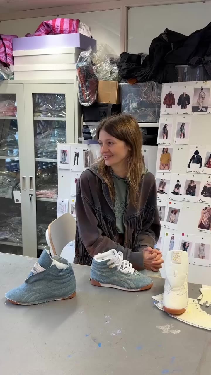 What happens when you give an 80s Reebok icon to @mashapopovap? Denim gets…