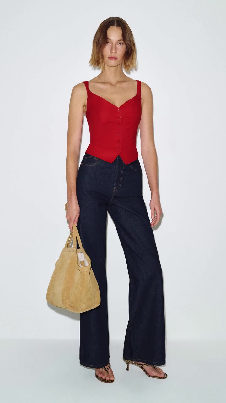Fun fact: red is a colour that suits everyone ❤️ Every seasonal colour palette…