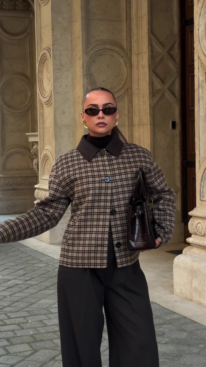 Autumn, according to @anna.wein. Five looks, five moods and a new dose of…