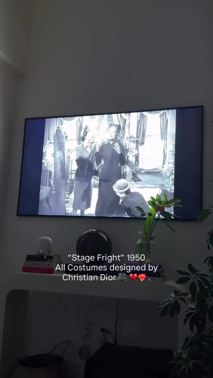 “No Dior, no Dietrich.” ❤️‍🔥 This diva reportedly told Hitchcock she would…